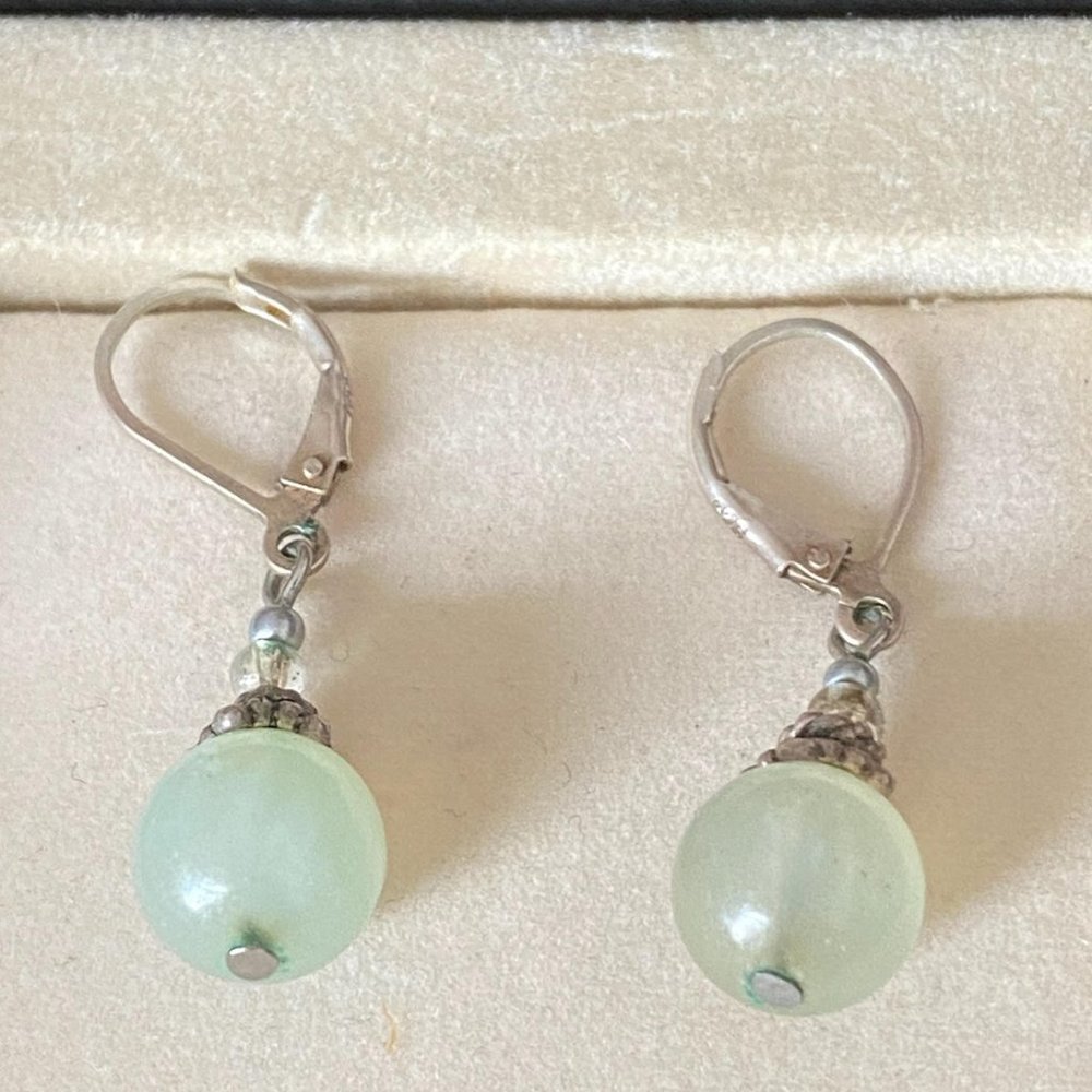 STERLING SILVER AND    GREEN AGATE  EARRING.